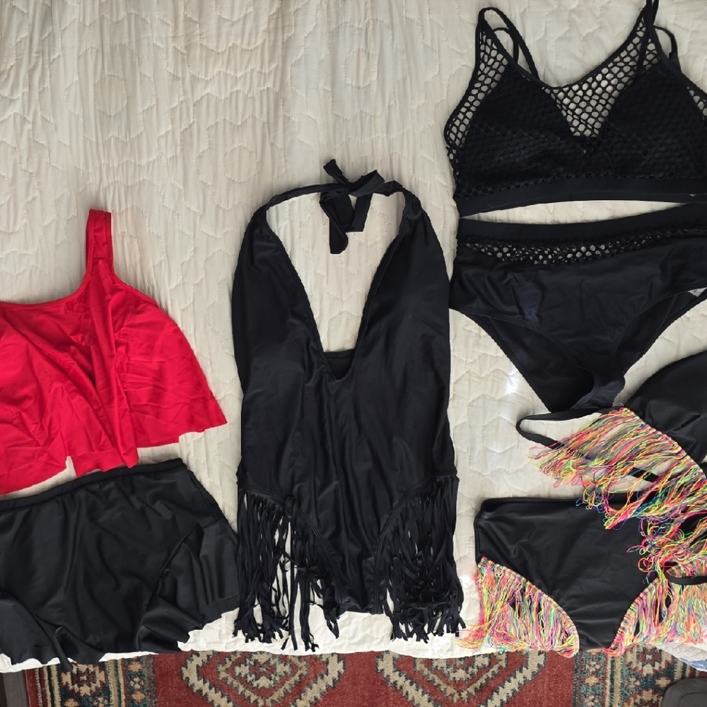 (Lot ) 4 Shein swimsuits, Never Worn!